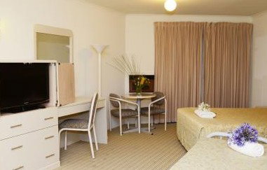 Motel 10 Motor Inn - Accommodation Tasmania 2
