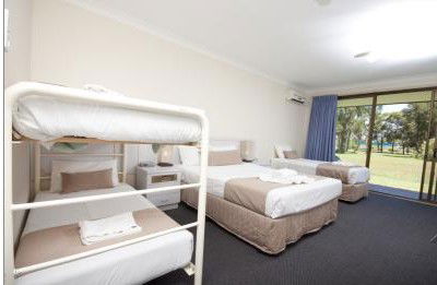 Island Palms Motor Inn - Accommodation Tasmania 2