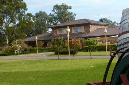 Carriage House Motor Inn - Accommodation Tasmania 0