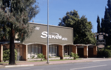 The Sands Motel - Accommodation Tasmania