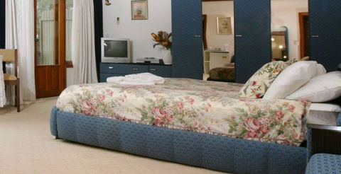 Chalet Swisse Spa Retreat - Accommodation Tasmania 1