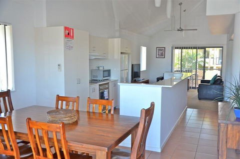 Outrigger Bay Apartments - Accommodation Tasmania 12