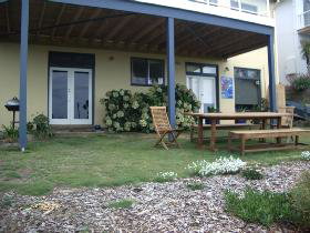 Victor Apartments - Cheri-On-Sea Apartment - Accommodation Tasmania 0