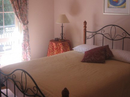 Lakeside Getaway - Accommodation Tasmania 3