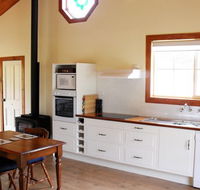 The Old Oak Bed and Breakfast - The Shearing Quarters - Accommodation Tasmania