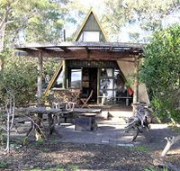 Poppies on the Beach and the Outrigger - Accommodation Tasmania