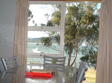 White Beach By The Water Holiday Accommodation - Accommodation Tasmania 3