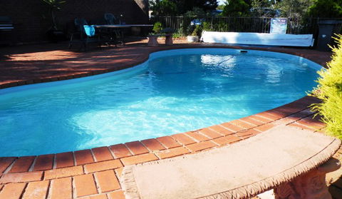 Bristol Hill Motor Inn & Peppas Licensed Restaurant - Accommodation Tasmania 2