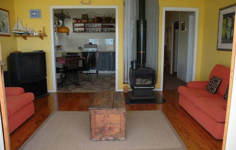 A Lake House At Burrill Lake - Accommodation Tasmania 1