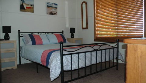 A Lake House At Burrill Lake - Accommodation Tasmania 3