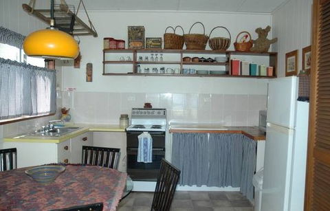 A Lake House At Burrill Lake - Accommodation Tasmania 4