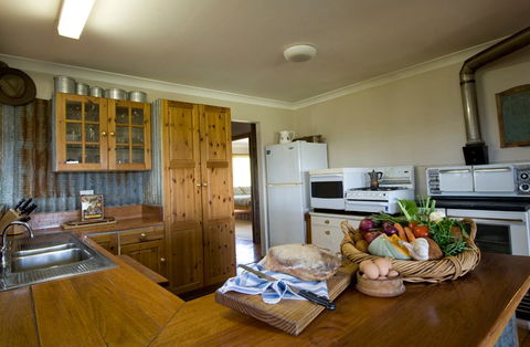 Yaraandoo Lakeside Retreat - Accommodation Tasmania 5