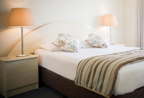 BreakFree Beachpoint Apartments - Accommodation Tasmania 4