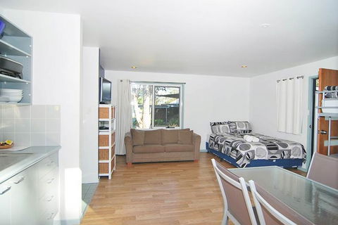 Huskisson Holiday Cabins - Accommodation Tasmania 2