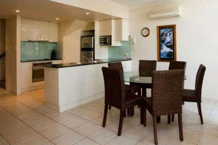 A Tropical Nite - Accommodation Tasmania 2