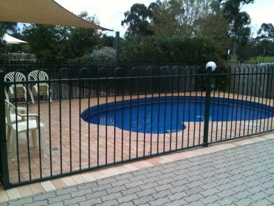 Golden Guitar Motor Inn - Accommodation Tasmania 0