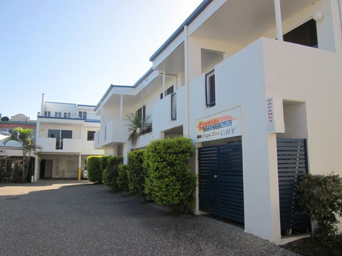 Cosmopolitan Motel And Serviced Apartments - Accommodation Tasmania 3