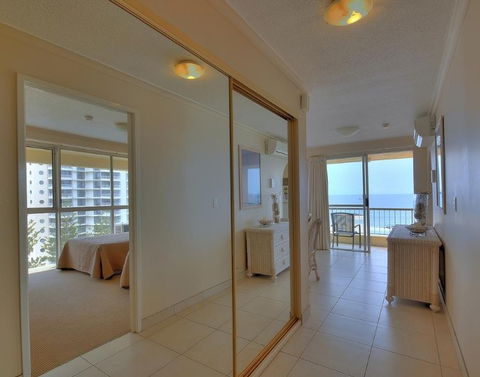 Surfers Beachside Holiday Apartments - Accommodation Tasmania 4