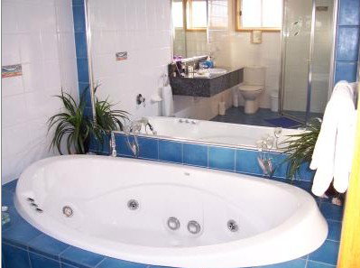 Bateau Bay Beachfront Luxury Accomodation - Accommodation Tasmania 0