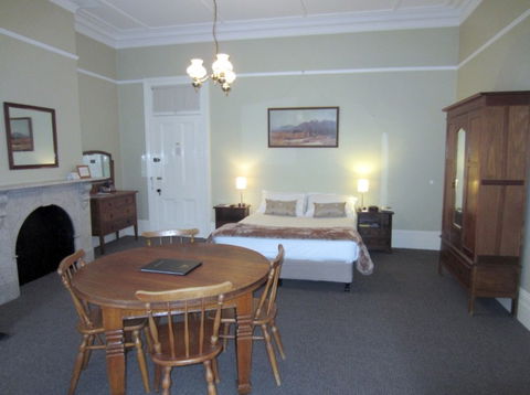Moore Park Inn - Accommodation Tasmania 1