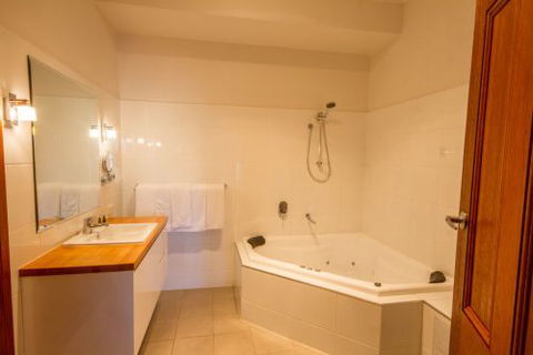 JV Jones Pty Ltd - Accommodation Tasmania 5
