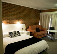 Cousins Motor Inn - Accommodation Tasmania