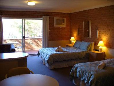 Huskisson Beach Motel - Accommodation Tasmania 1