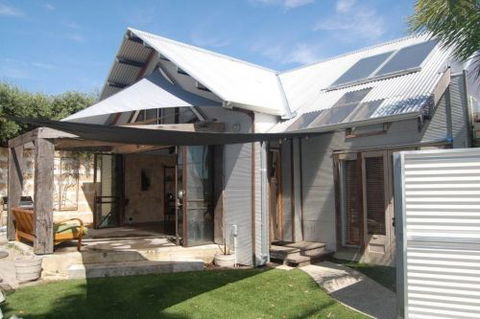 The Treehouse - Accommodation Tasmania 0