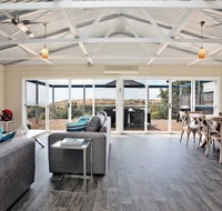 Coral Sands Luxury Beach House - Accommodation Tasmania
