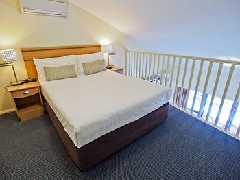 Oaks Waterfront Resort - The Entrance - Accommodation Tasmania 8