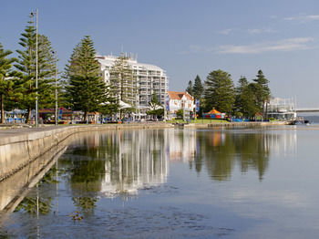 Oaks Waterfront Resort - The Entrance - Accommodation Tasmania 11