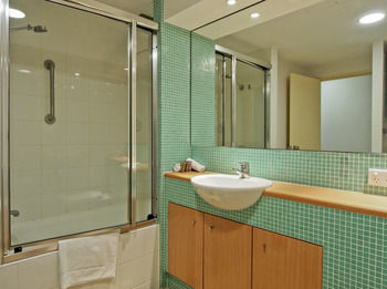 Oaks Waterfront Resort - The Entrance - Accommodation Tasmania 19