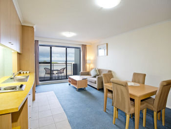 Oaks Waterfront Resort - The Entrance - Accommodation Tasmania 30