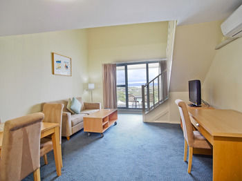 Oaks Waterfront Resort - The Entrance - Accommodation Tasmania 31