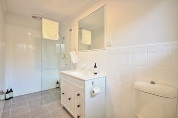 Dolphin Sands - Accommodation Tasmania 3