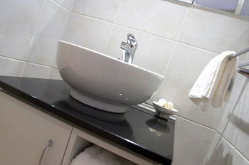 L'Auberge Noosa - Accommodation Tasmania 1