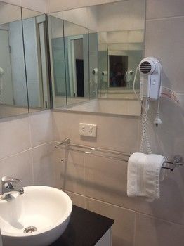 L'Auberge Noosa - Accommodation Tasmania 2