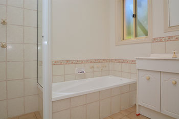 Madigan Wine Country Cottages - Accommodation Tasmania 24