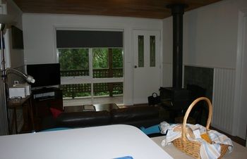 Hill 'N' Dale Farm Cottages - Accommodation Tasmania 25