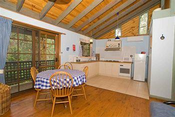 Hill 'N' Dale Farm Cottages - Accommodation Tasmania 2