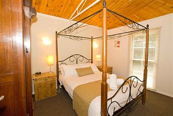 Hill 'N' Dale Farm Cottages - Accommodation Tasmania 4