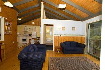 Hill 'N' Dale Farm Cottages - Accommodation Tasmania 17