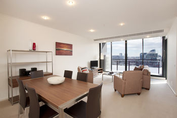 Melbourne Short Stay Apartments On Whiteman - Accommodation Tasmania 8
