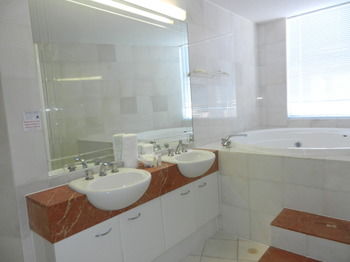 Beachside Resort - Kawana Waters - Accommodation Tasmania 36