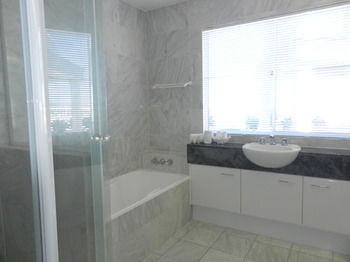 Beachside Resort - Kawana Waters - Accommodation Tasmania 37