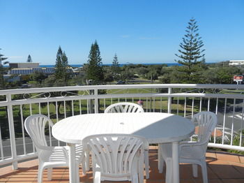Beachside Resort - Kawana Waters - Accommodation Tasmania 39