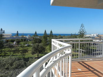 Beachside Resort - Kawana Waters - Accommodation Tasmania 42