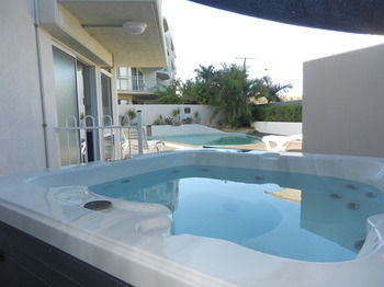 Beachside Resort - Kawana Waters - Accommodation Tasmania 53