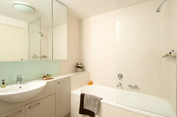 AKOM Docklands - Accommodation Tasmania 5