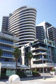AKOM Docklands - Accommodation Tasmania 7